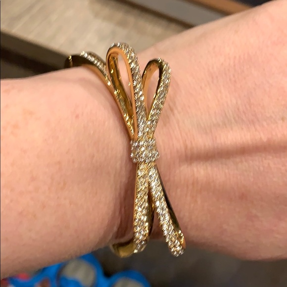 Gold crystal bow tie bracelet - Picture 4 of 4